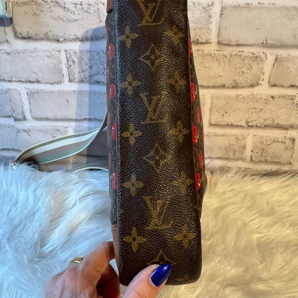 Louis Vuitton Cherry Collection Hand Painted upcycled makeup crossbody - Picture 11 of 12